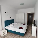 Summerland Beach&sun Mamaia